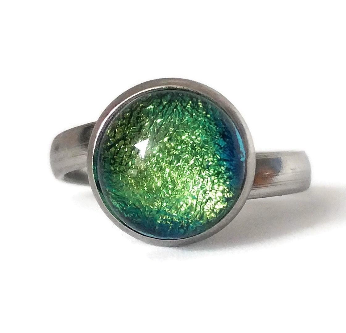 Bague vert doré, verre fusion - Bijoux Le fil d'Ariane