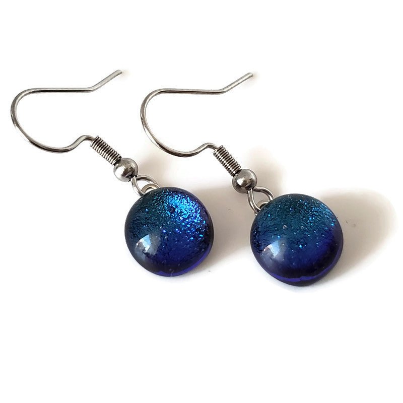 Boucles d'oreille aqua, pendantes en verre fusion - Bijoux Le fil d'Ariane