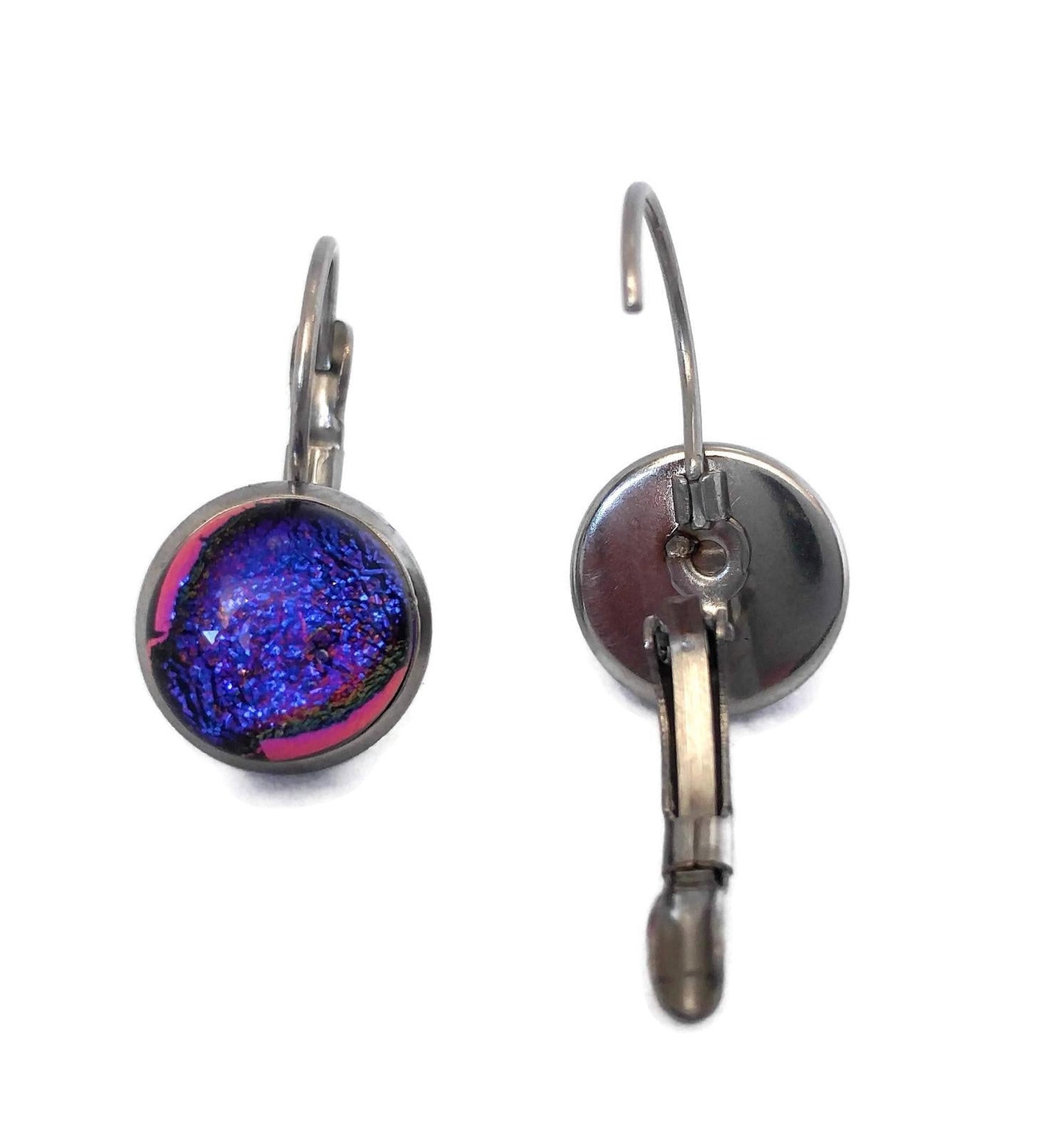 Boucles d'oreille leviers mauve avec reflets bleus , en verre fusion - Bijoux Le fil d'Ariane