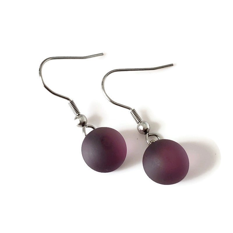 Boucles d'oreille pendantes Solstice mat (mauve), verre recyclé - Bijoux Le fil d'Ariane