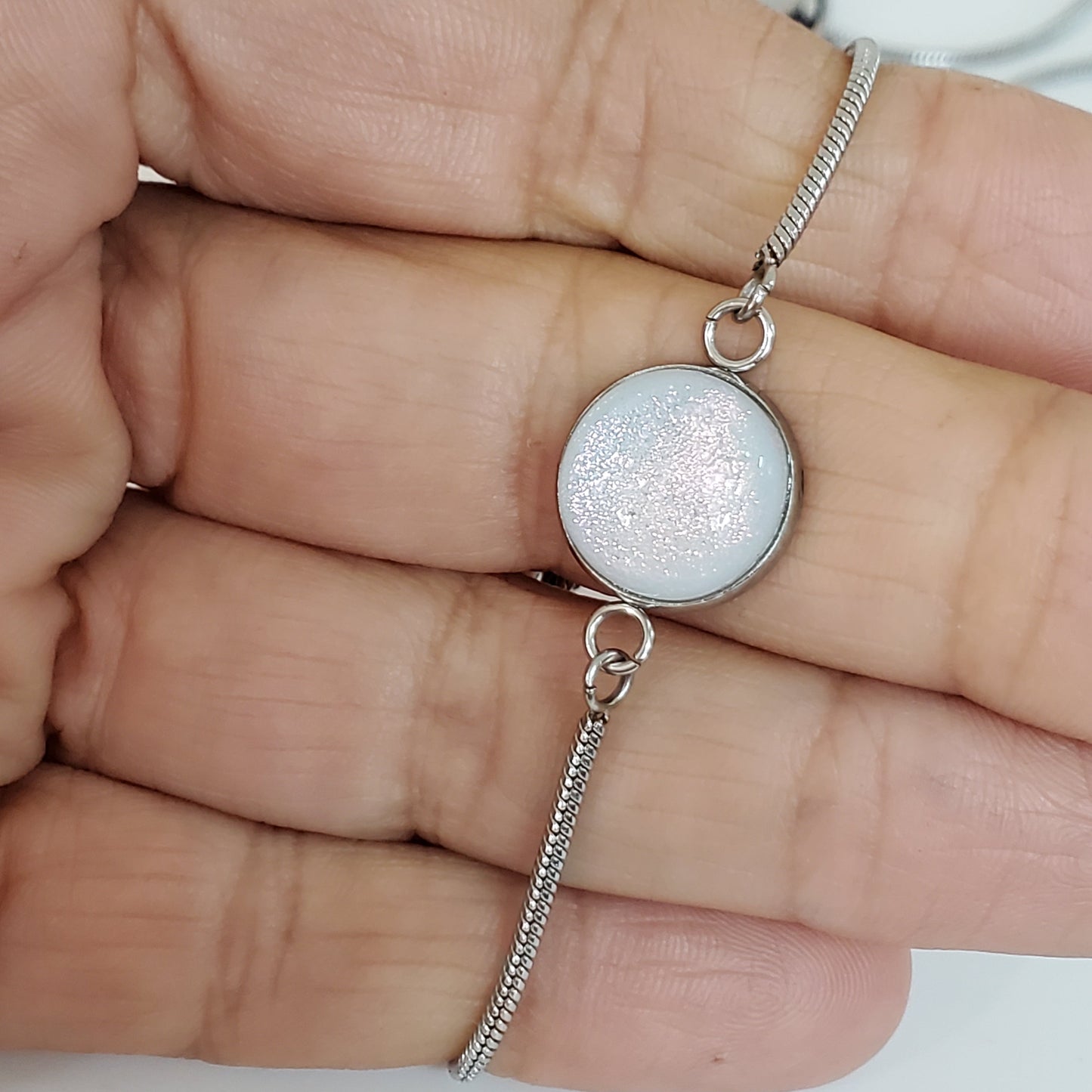 Bracelet ajustable blanc et rose - Bijoux Le fil d'Ariane