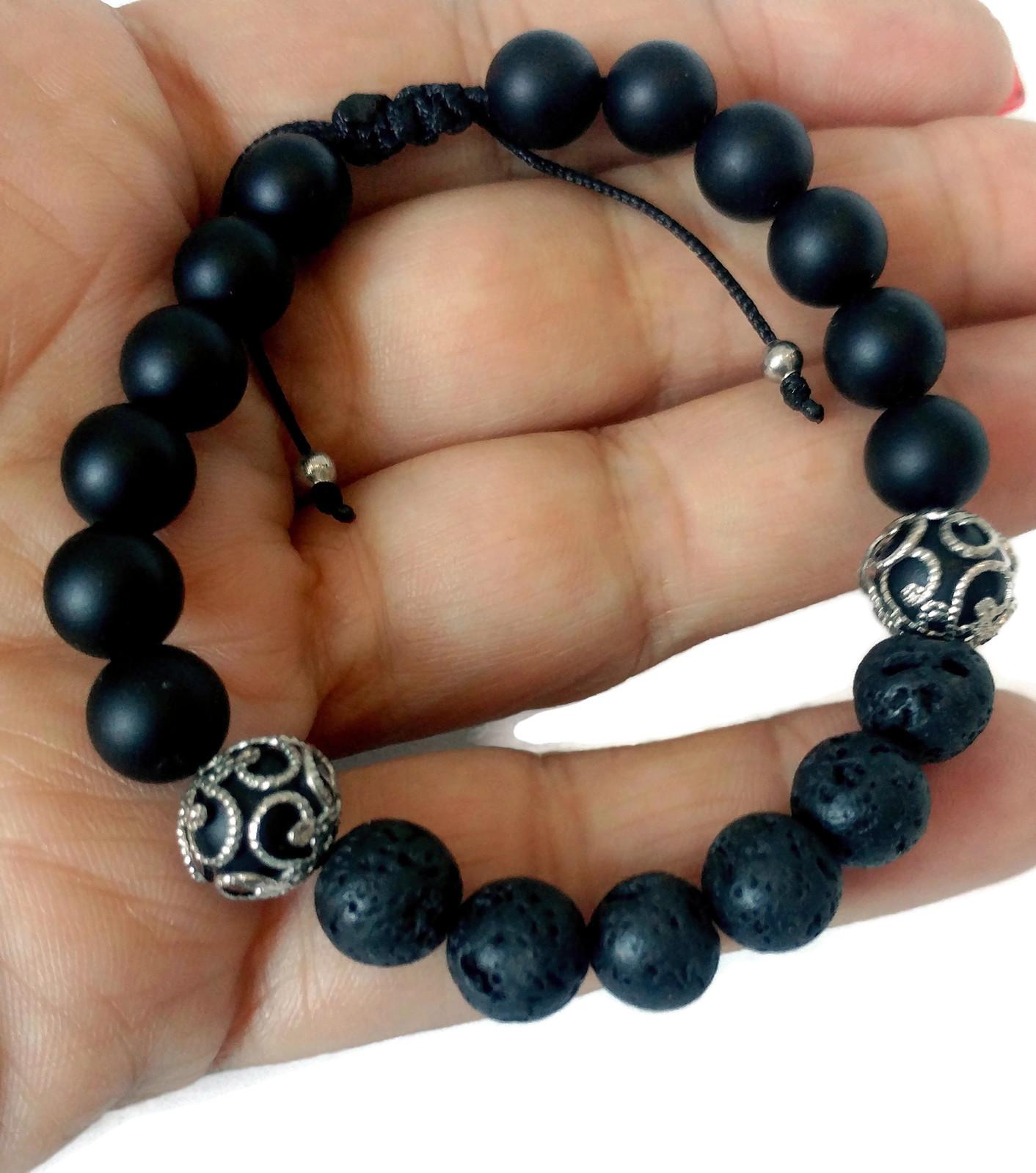 Bracelet de billes noires, avec pierres volcaniques - Bijoux Le fil d'Ariane