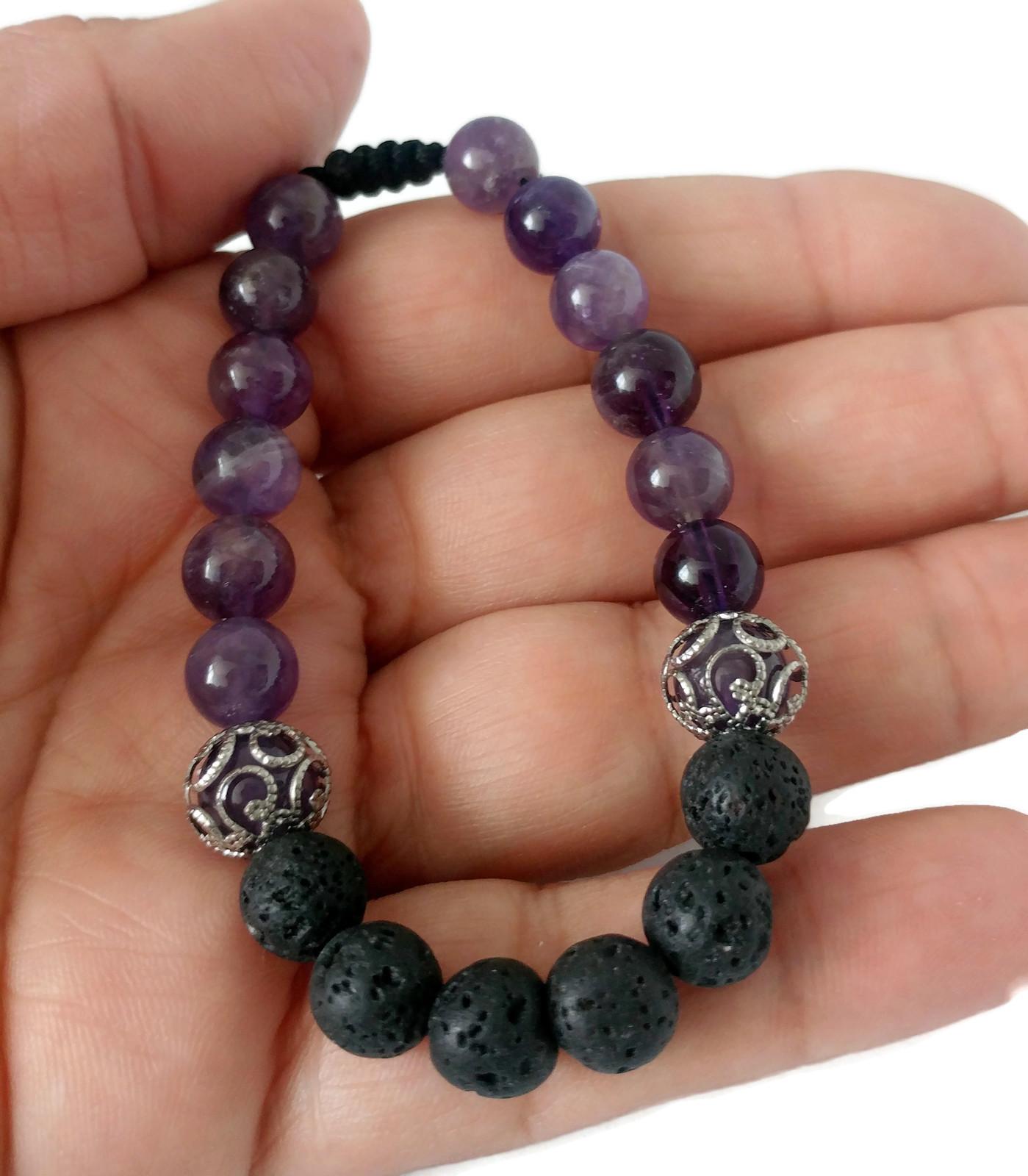 Bracelet de billes violet, avec pierres volcaniques - Bijoux Le fil d'Ariane