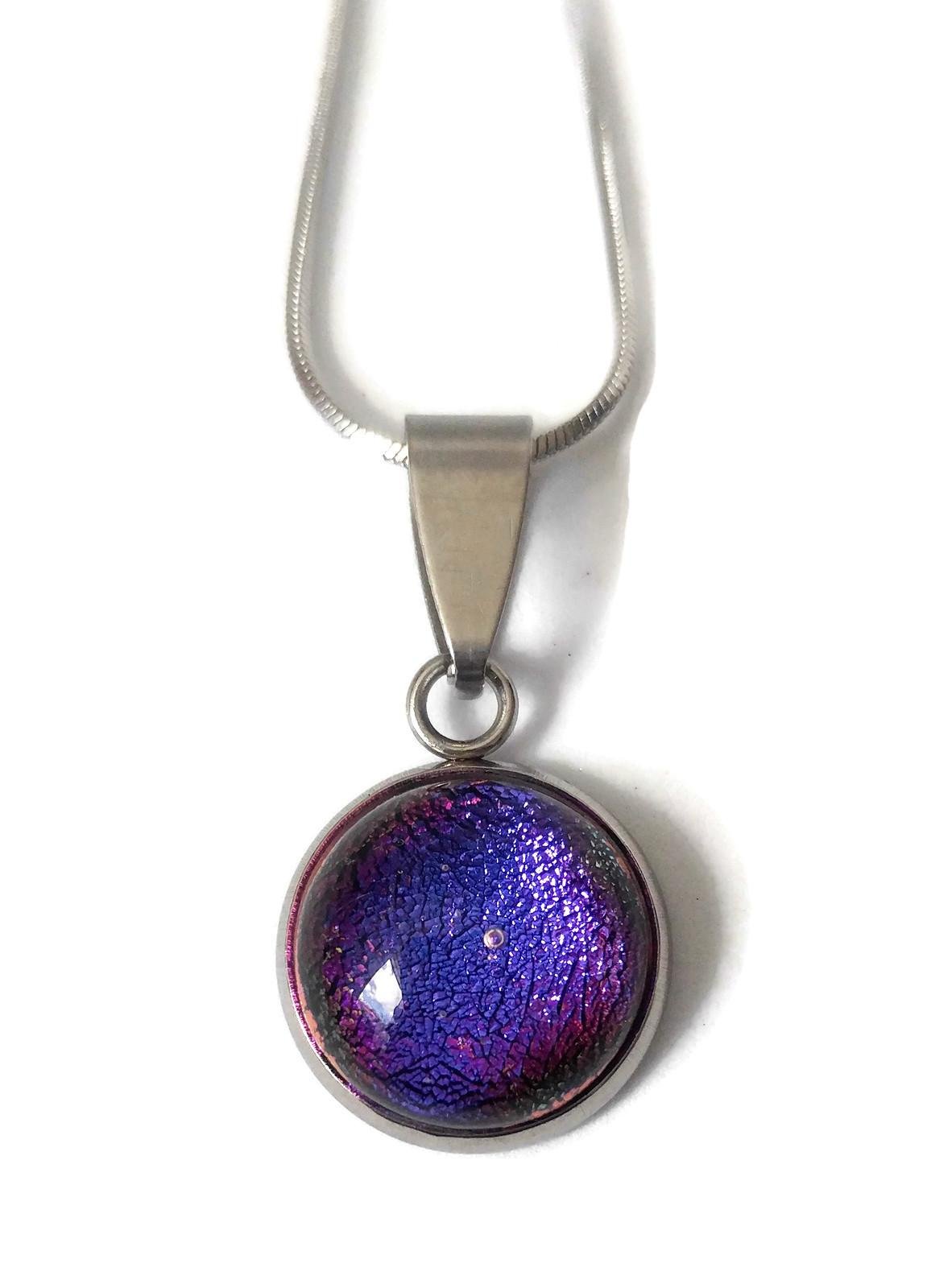 Collier cabochon, mauve-bleu, verre fusion - Bijoux Le fil d'Ariane