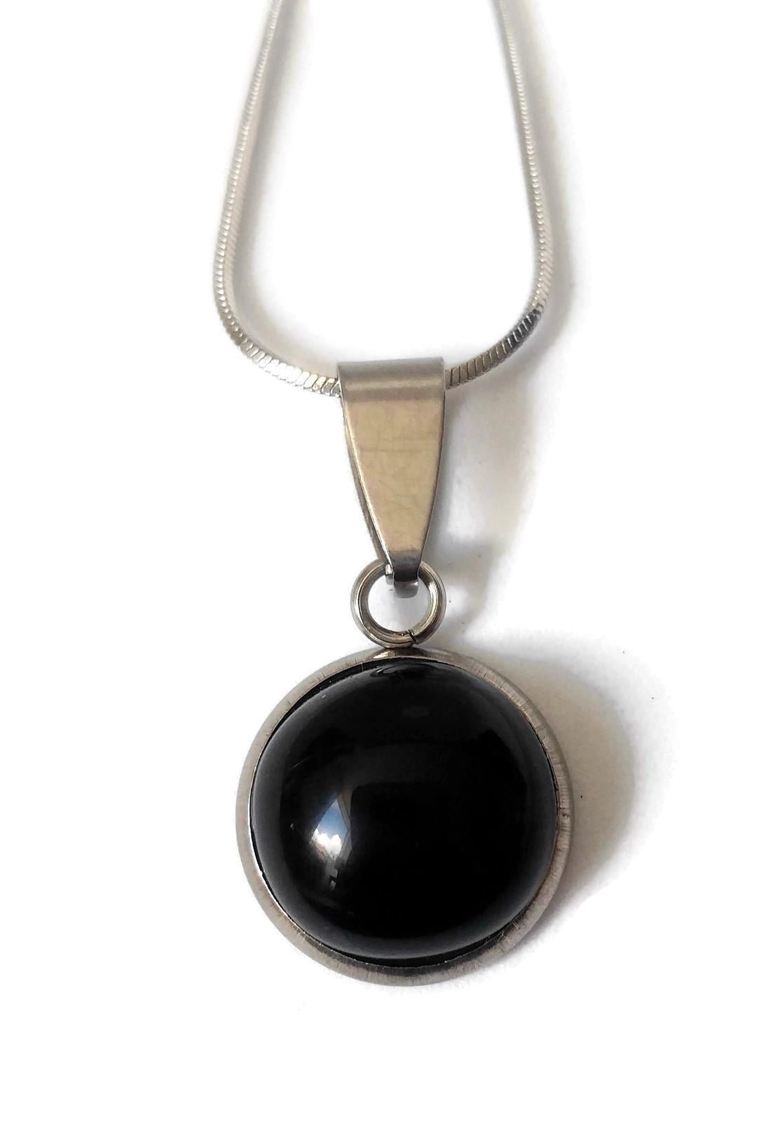 Collier cabochon, noir, verre recyclé - Bijoux Le fil d'Ariane