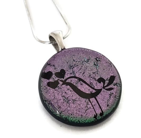 Collier oiseau amoureux, rond, en verre fusion et inox - Bijoux Le fil d'Ariane