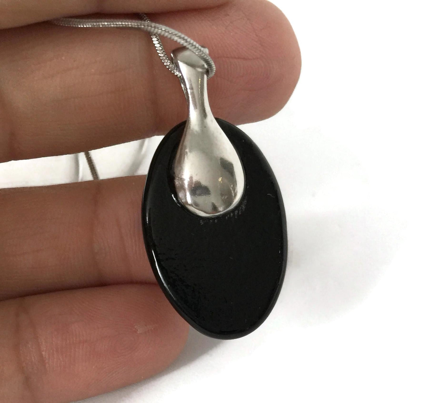 Collier plume, verre fusion, ovale et vert-doré - Bijoux Le fil d'Ariane