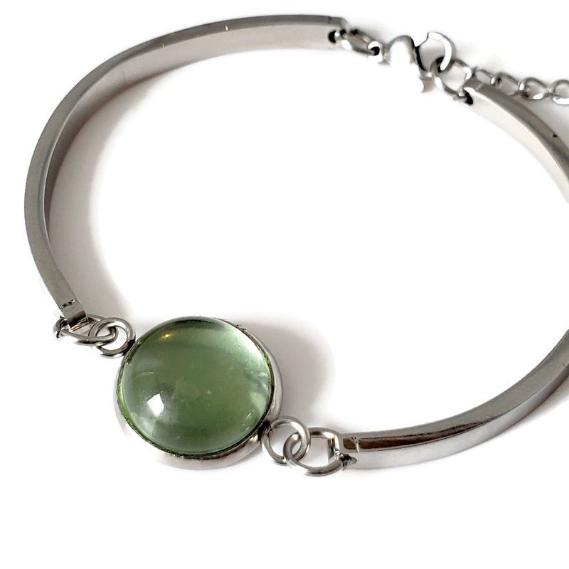 Mini bracelet verre récupéré et inox vert pâle lustré - Bijoux Le fil d'Ariane