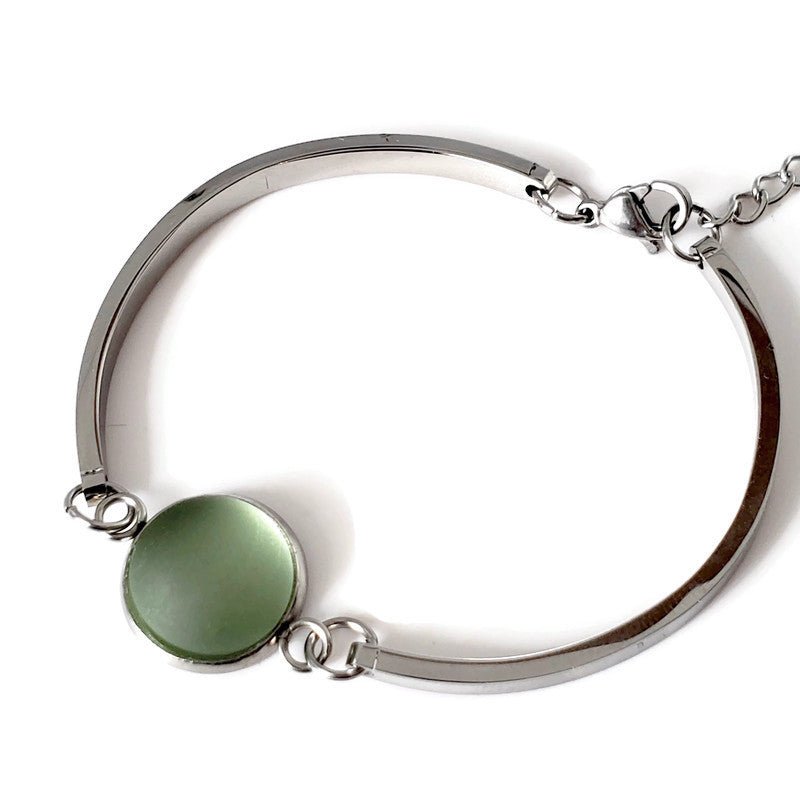 Mini bracelet verre récupéré et inox vert pâle mat - Bijoux Le fil d'Ariane