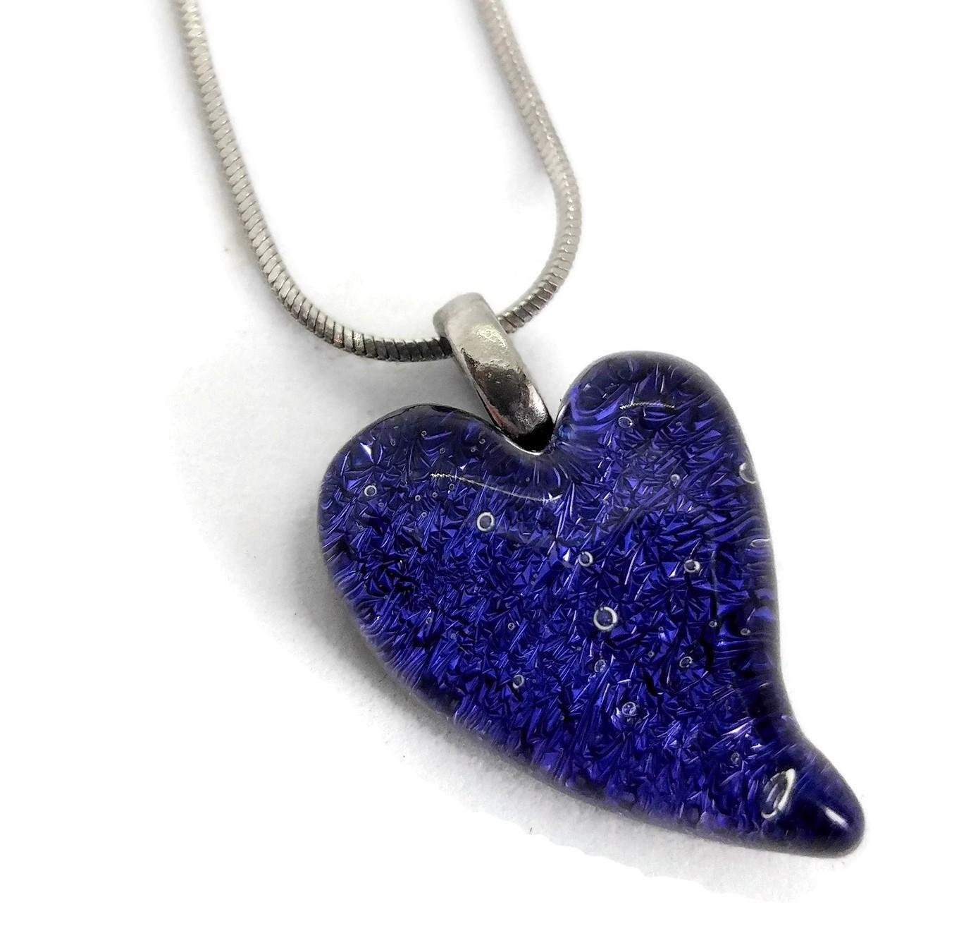 Mini coeur, bleu-violet foncé, verre fusion - Bijoux Le fil d'Ariane