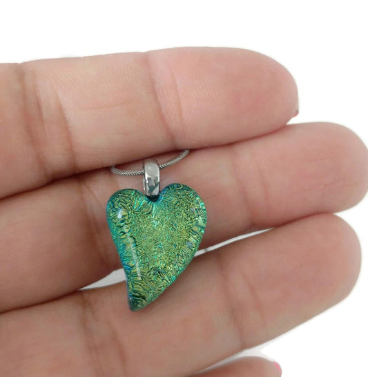 Mini coeur, vert doré, verre fusion - Bijoux Le fil d'Ariane