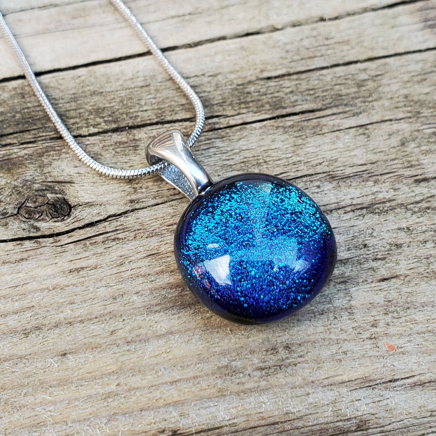 Mini pendentif, aqua, verre fusion - Bijoux Le fil d'Ariane