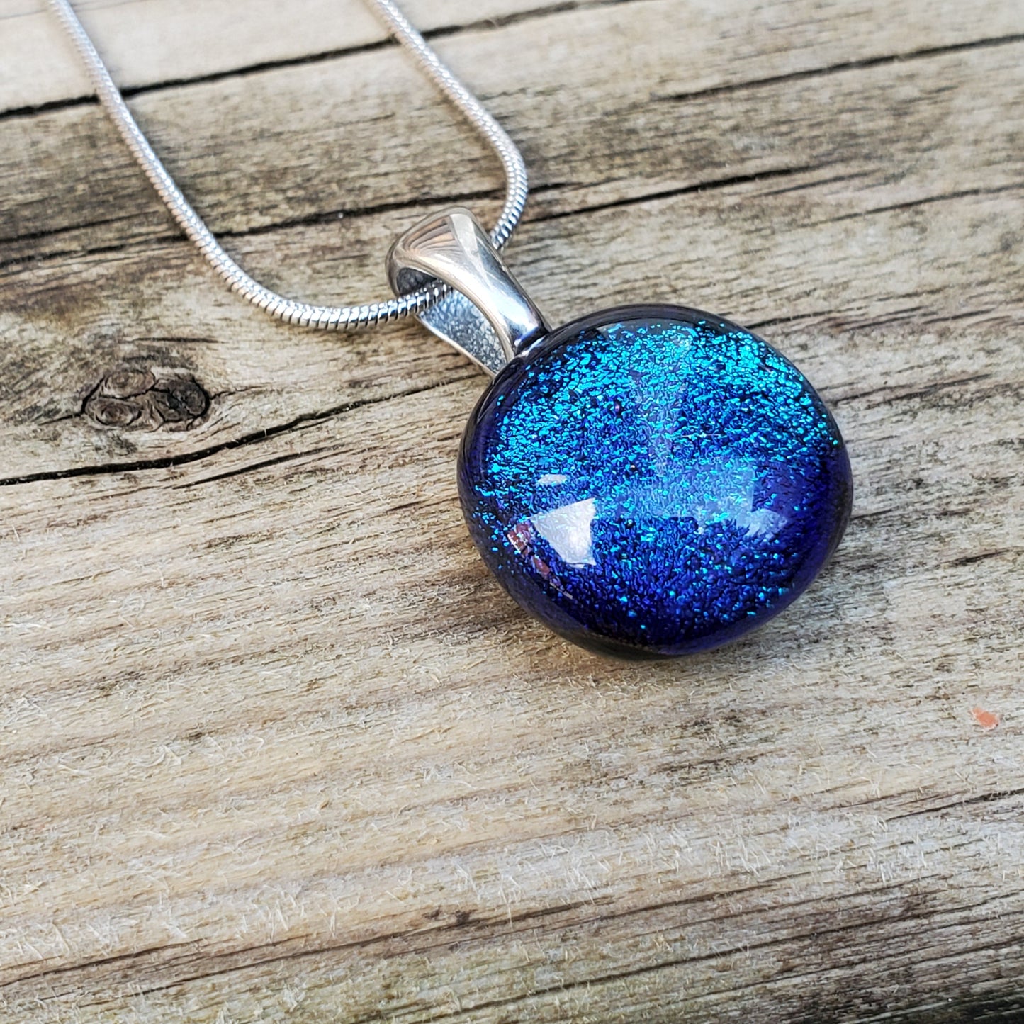 Mini pendentif, aqua, verre fusion - Bijoux Le fil d'Ariane