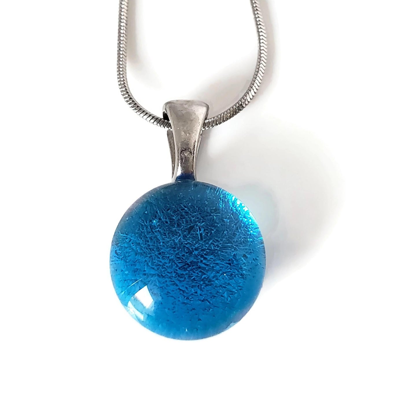 Mini pendentif, bleu transparent verre fusion - Bijoux Le fil d'Ariane