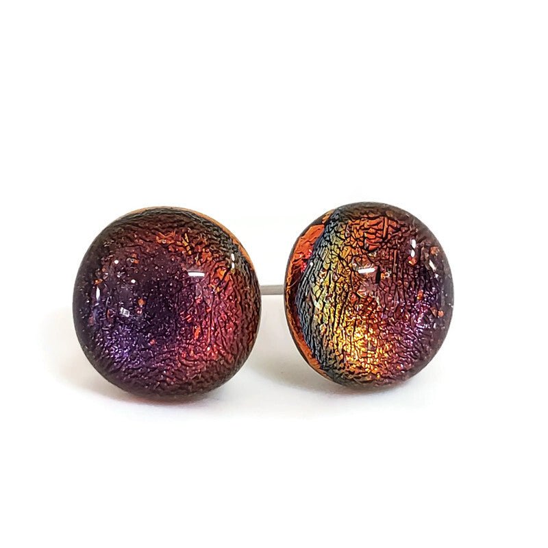 Puces d'oreille rouge-prune, verre fusion - Bijoux Le fil d'Ariane