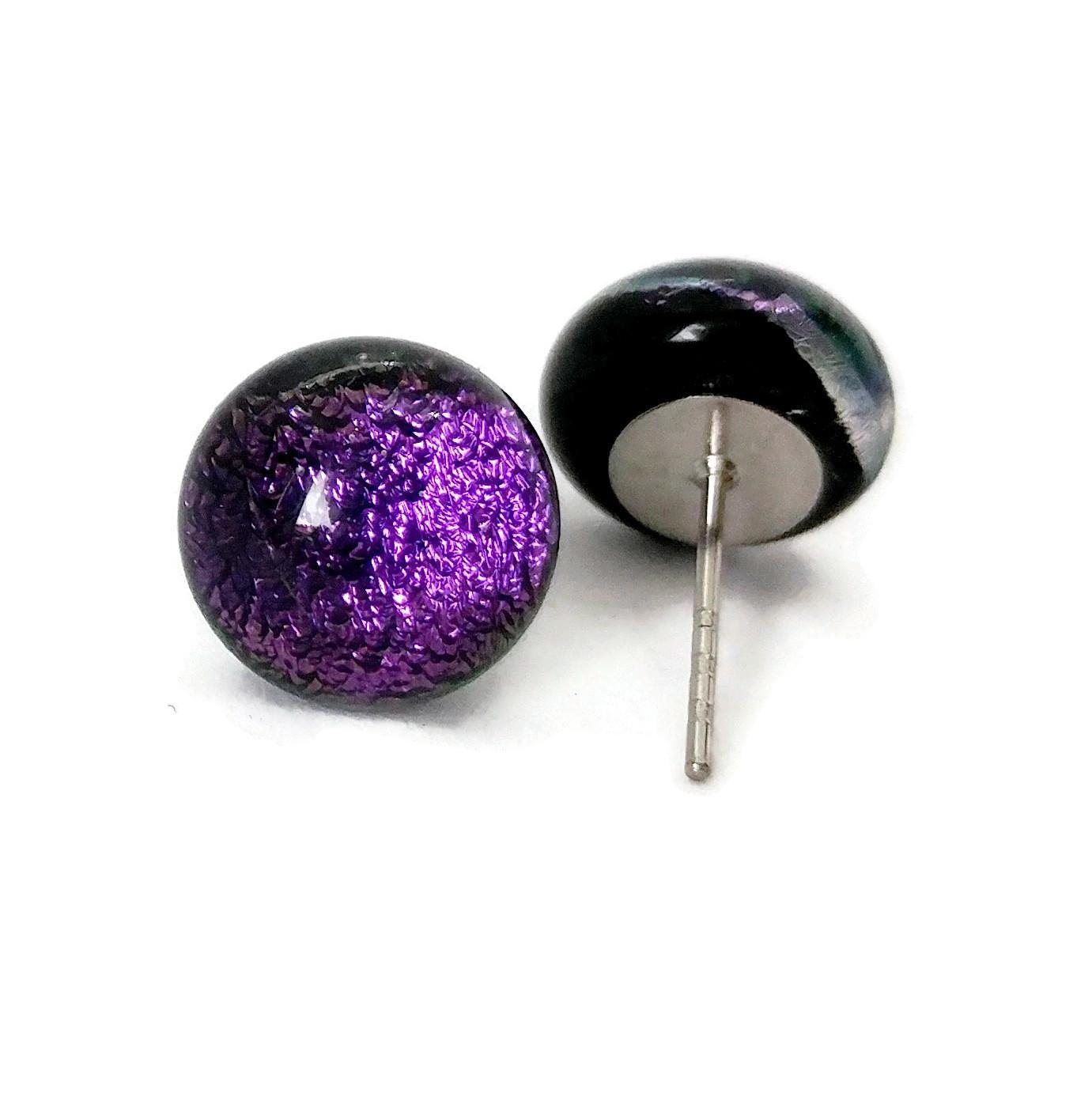 Puces d'oreille violet, verre fusion - Bijoux Le fil d'Ariane