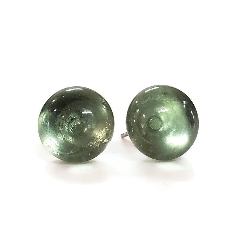 Puces d'oreilles vert pâle - mat ou lustré - Bijoux Le fil d'Ariane