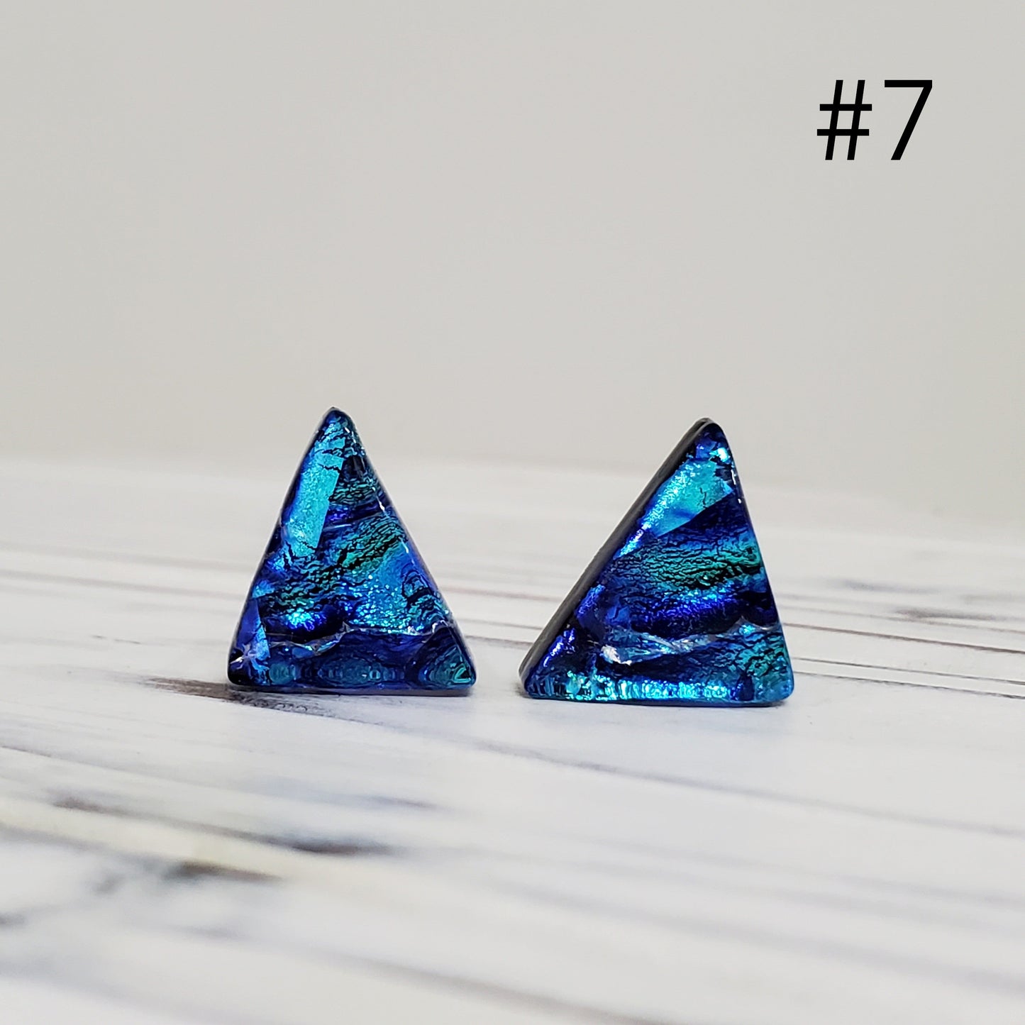 Puces triangles bleu-turquoise - Bijoux Le fil d'Ariane