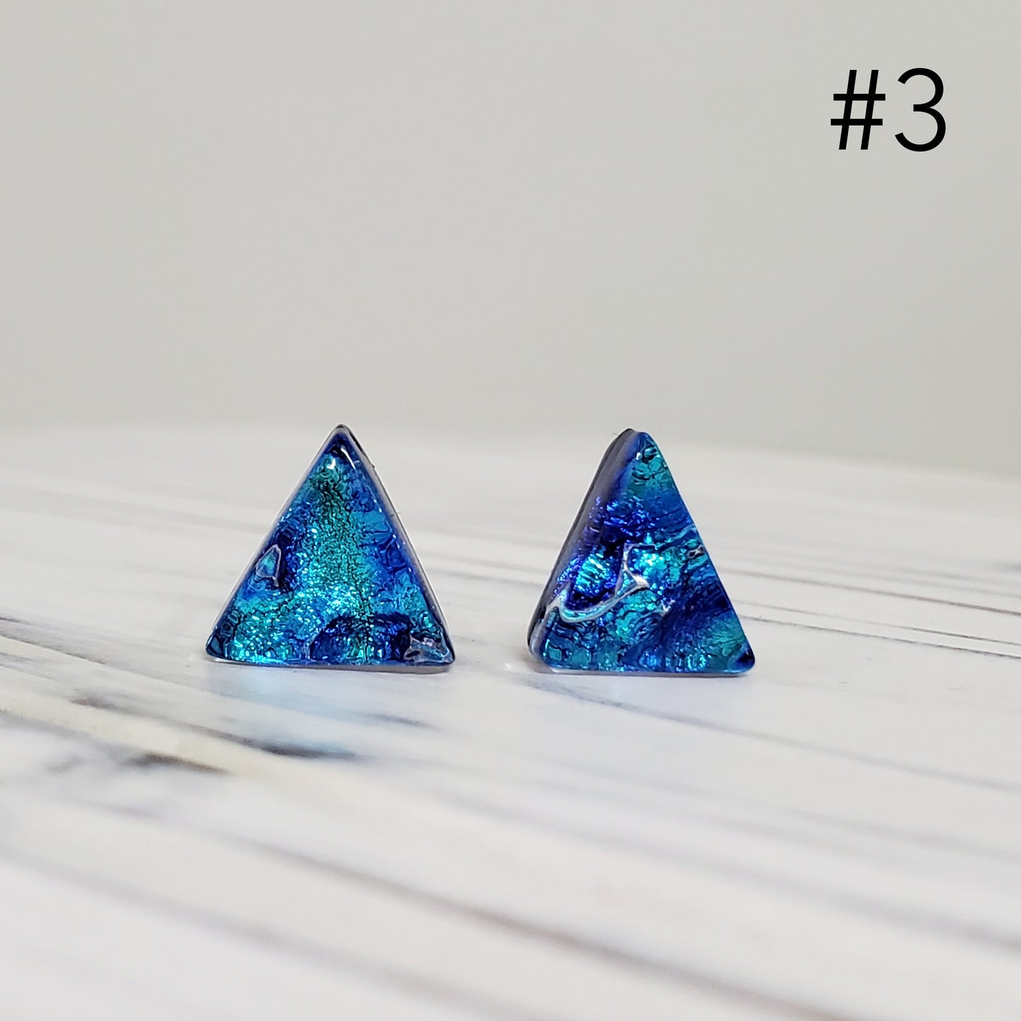 Puces triangles bleu-turquoise - Bijoux Le fil d'Ariane