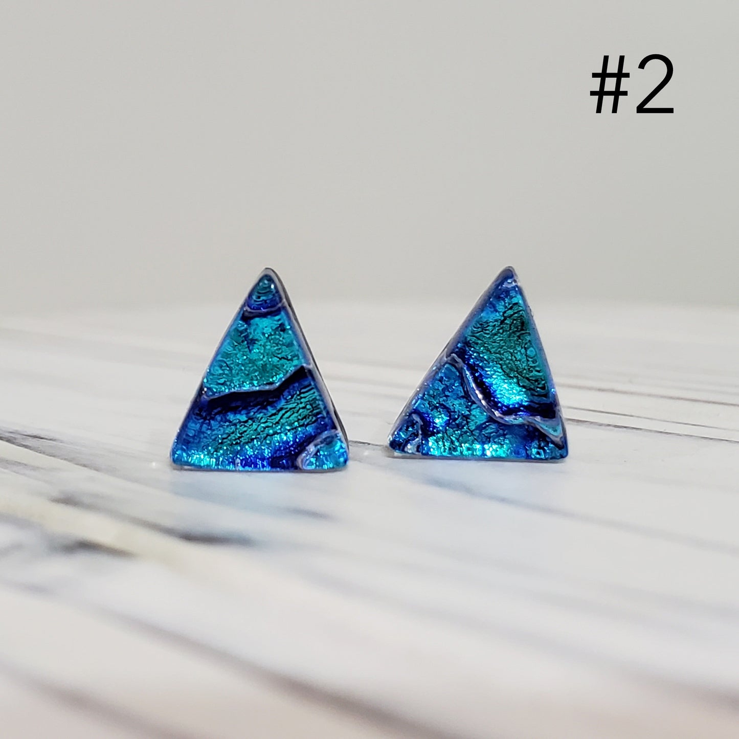 Puces triangles bleu-turquoise - Bijoux Le fil d'Ariane