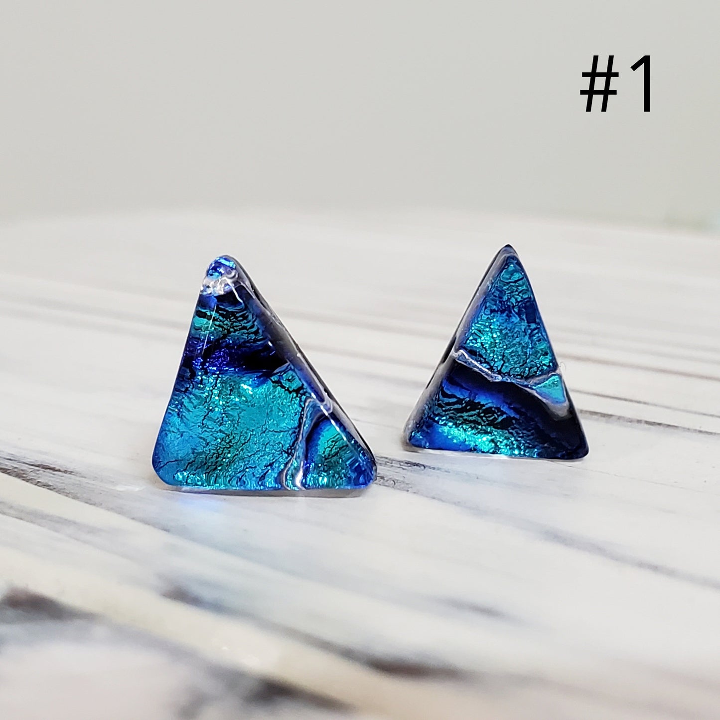 Puces triangles bleu-turquoise - Bijoux Le fil d'Ariane