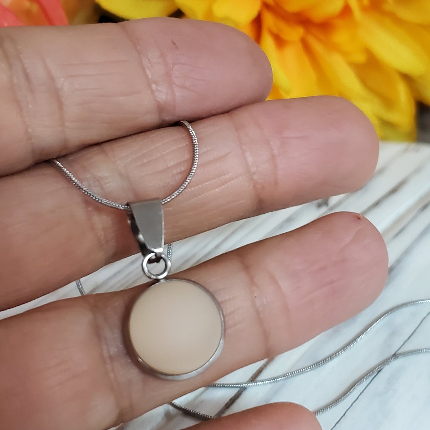 Série beige - plusieurs modèles - lustré et mat - Bijoux Le fil d'Ariane