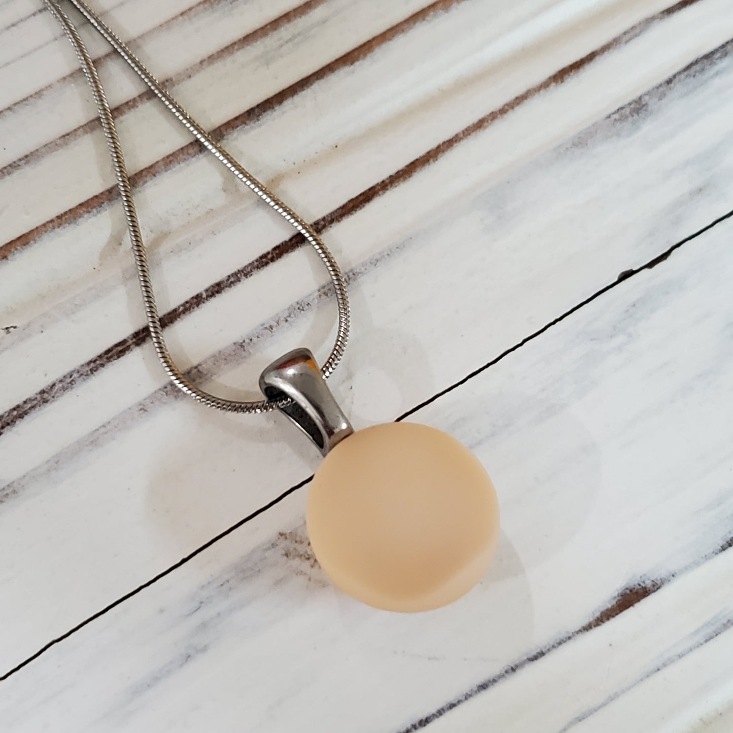 Série beige - plusieurs modèles - lustré et mat - Bijoux Le fil d'Ariane