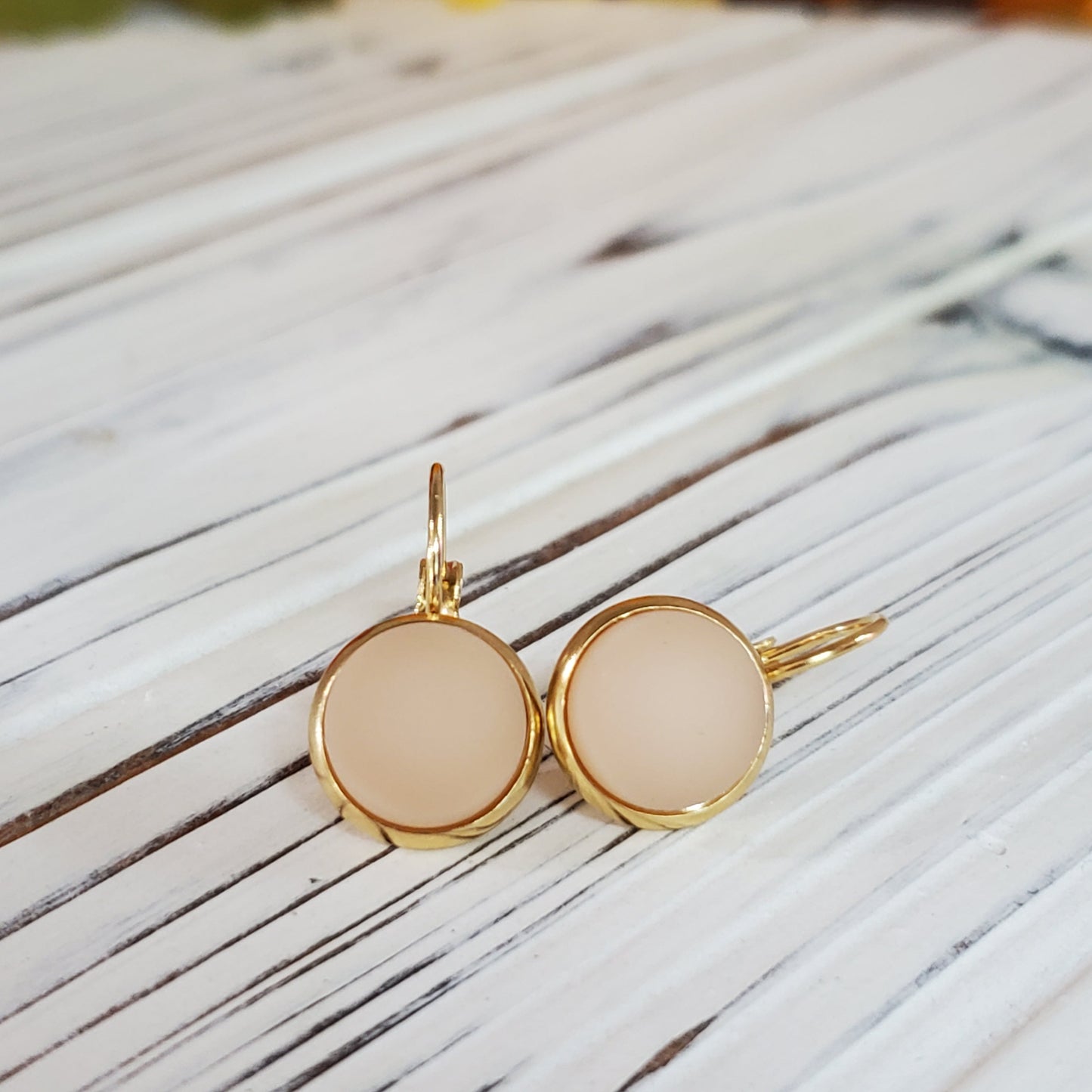 Série beige - plusieurs modèles - lustré et mat - Bijoux Le fil d'Ariane