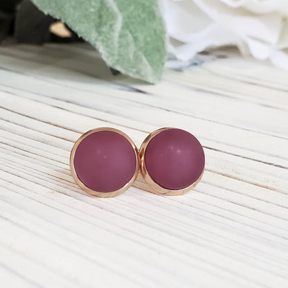 Boucles cabochons prune opaque, mat ou lustré, verre fusion - Bijoux Le fil d'Ariane