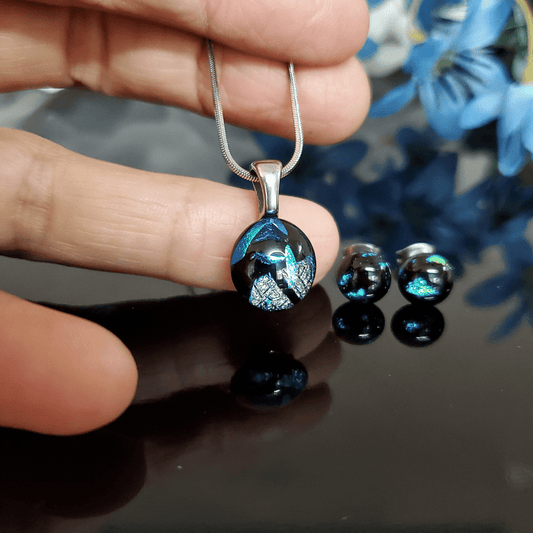 Boucles de l'ensemble Mini pendentif bleu argenté et noir - Bijoux Le fil d'Ariane