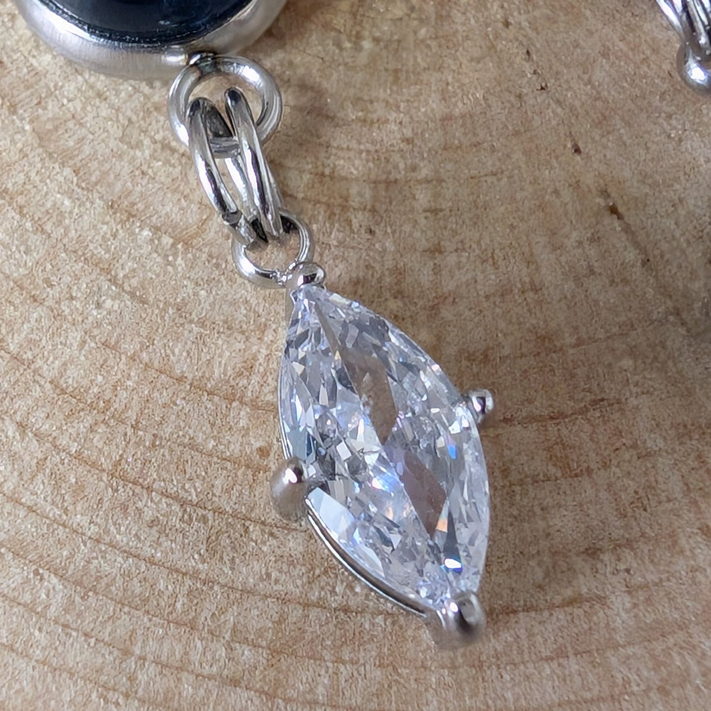 Boucles pendantes cristaux ovales - Bijoux Le fil d'Ariane