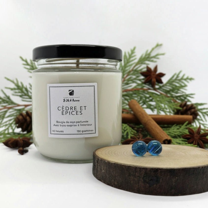 Bougie Cèdre et épices, avec ou sans bijou surprise - Bijoux Le fil d'Ariane