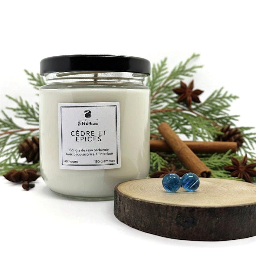 Bougie Cèdre et épices, avec ou sans bijou surprise - Bijoux Le fil d'Ariane