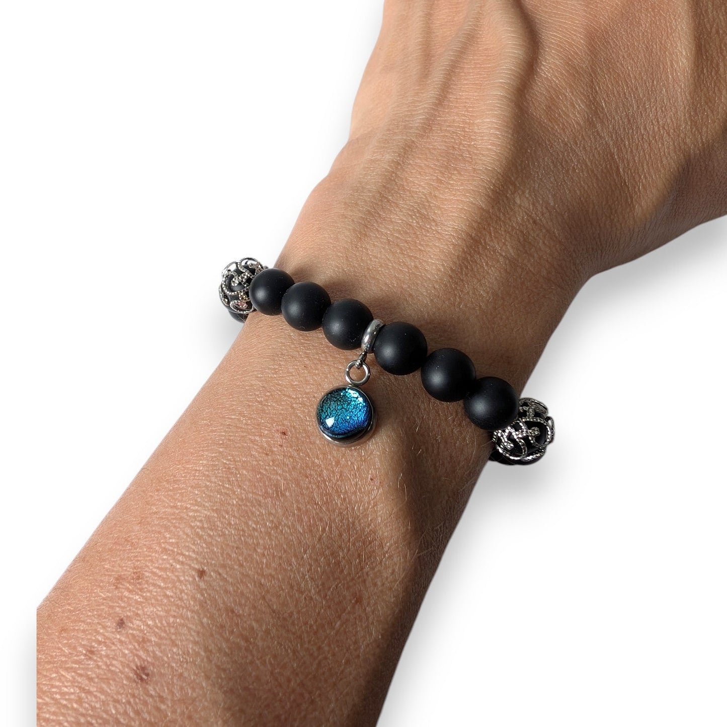 Bracelet agates noires mattes et breloque de verre neuf - Bijoux Le fil d'Ariane