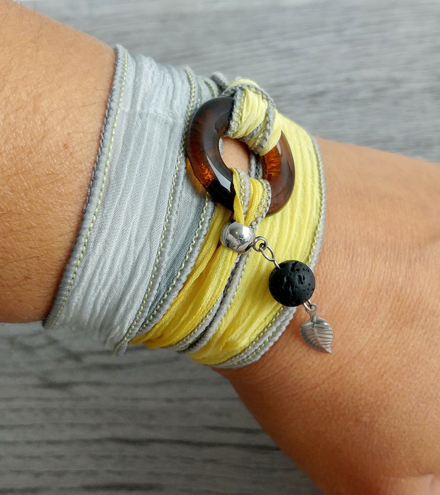 Bracelet de soie jaune à enrouler, anneau au choix - Bijoux Le fil d'Ariane