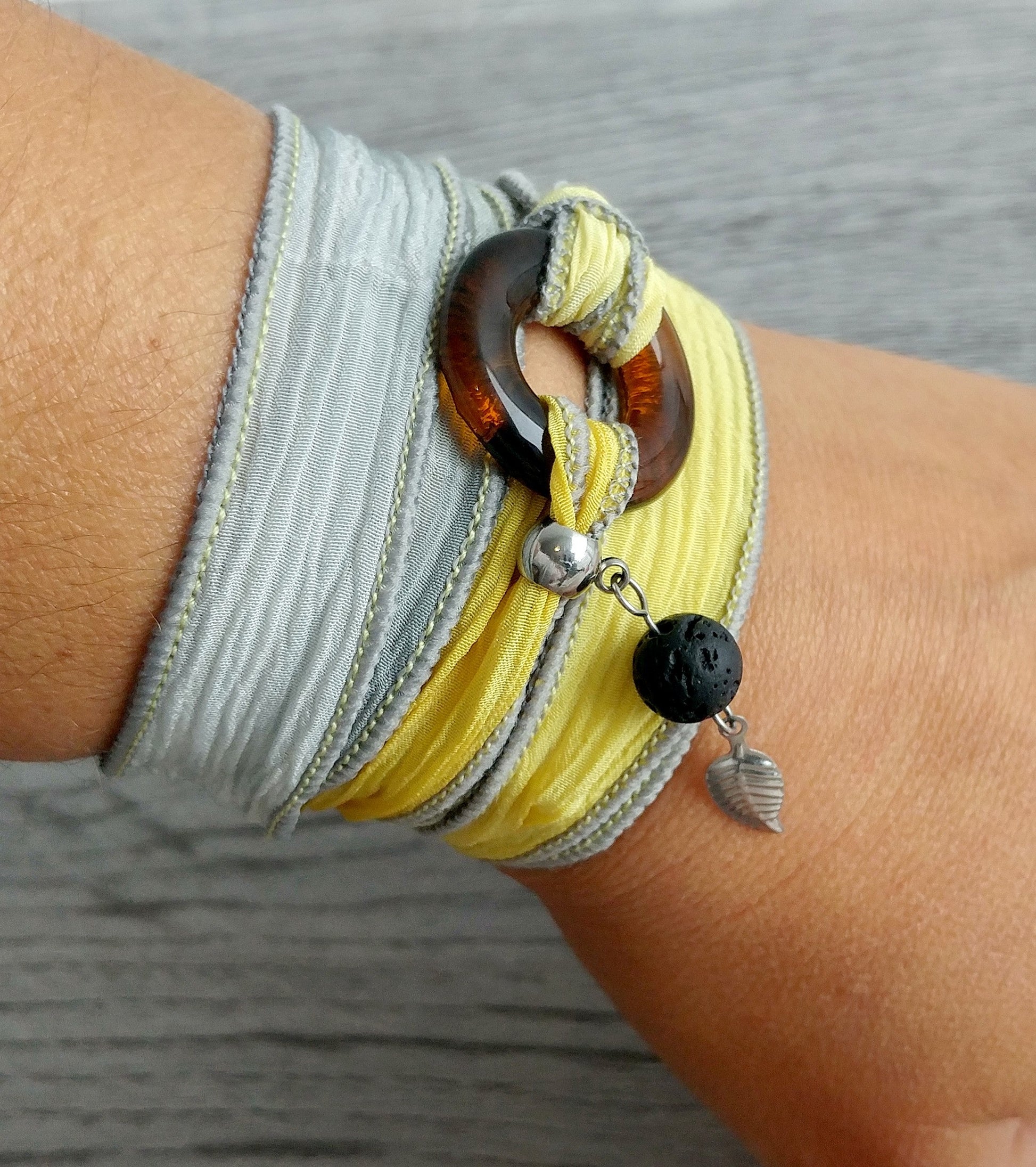 Bracelet de soie jaune à enrouler, anneau au choix - Bijoux Le fil d'Ariane