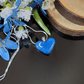 Coeur bleu uni en verre fusion, avec lune et étoiles - Bijoux Le fil d'Ariane