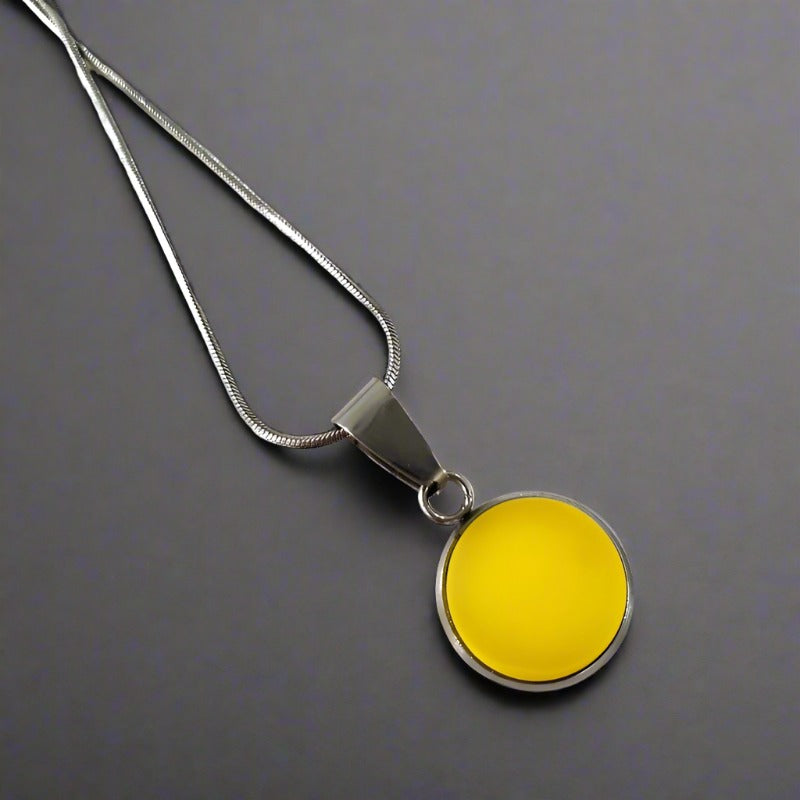 Collier cabochon jaune - verre neuf - Bijoux Le fil d'Ariane