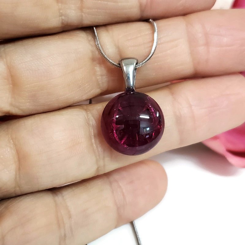 Mini pendentif fushia foncé, mat ou lustré, verre fusion - Bijoux Le fil d'Ariane