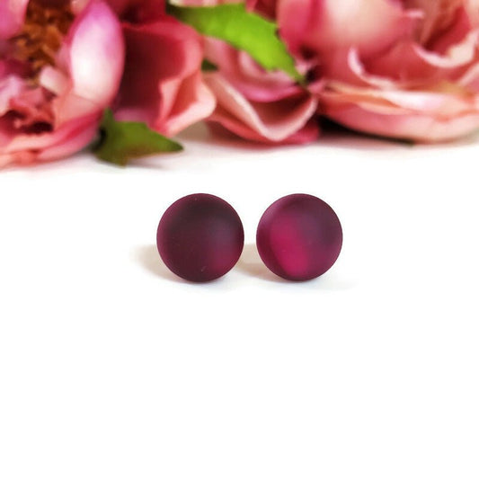 Puces d'oreille fushia foncé, mat ou lustré, verre fusion - Bijoux Le fil d'Ariane