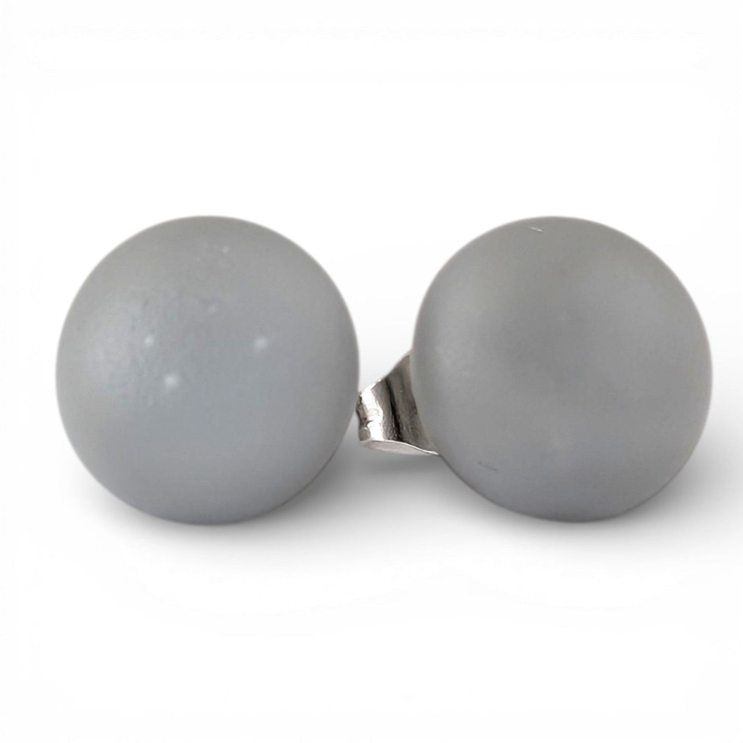 Puces d'oreille Gris perle - mat ou lustré - Bijoux Le fil d'Ariane