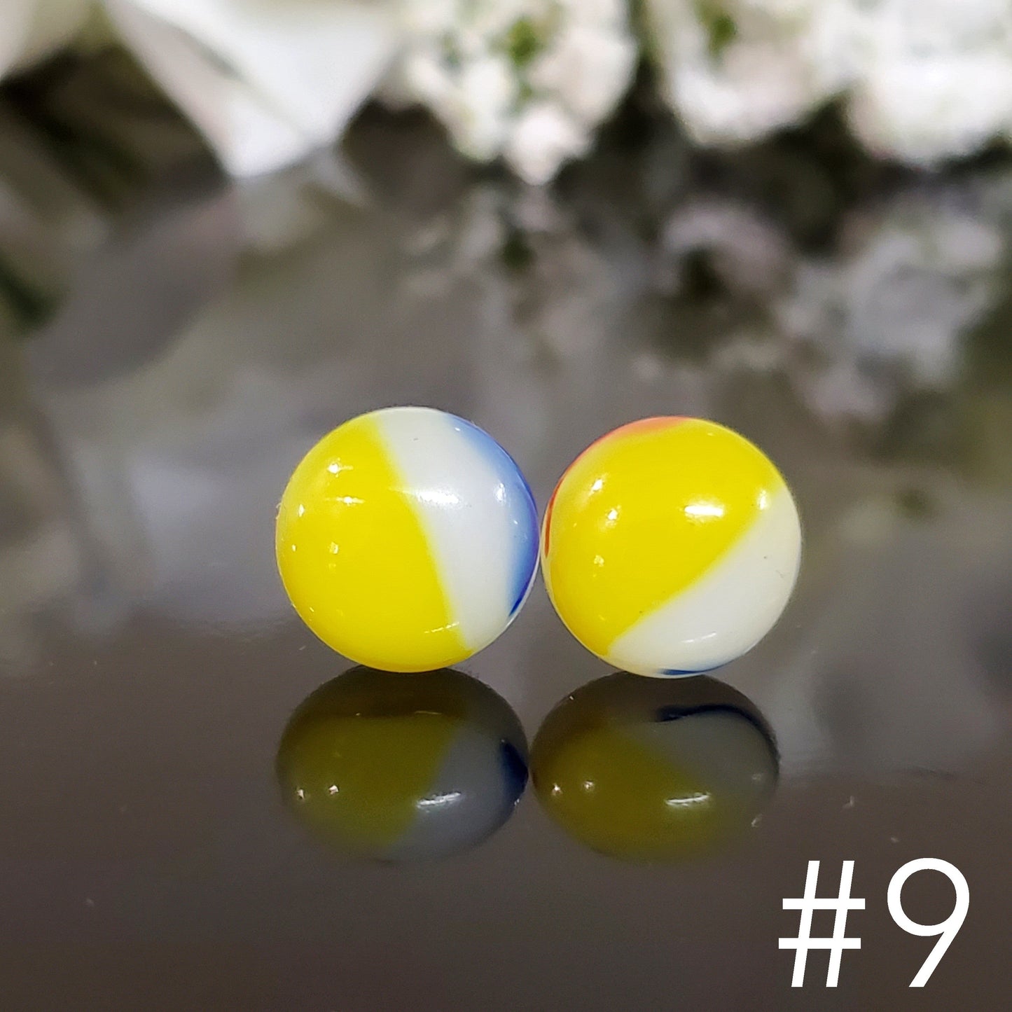 Puces d'oreille jaune, rouge et bleu, verre fusion - Bijoux Le fil d'Ariane