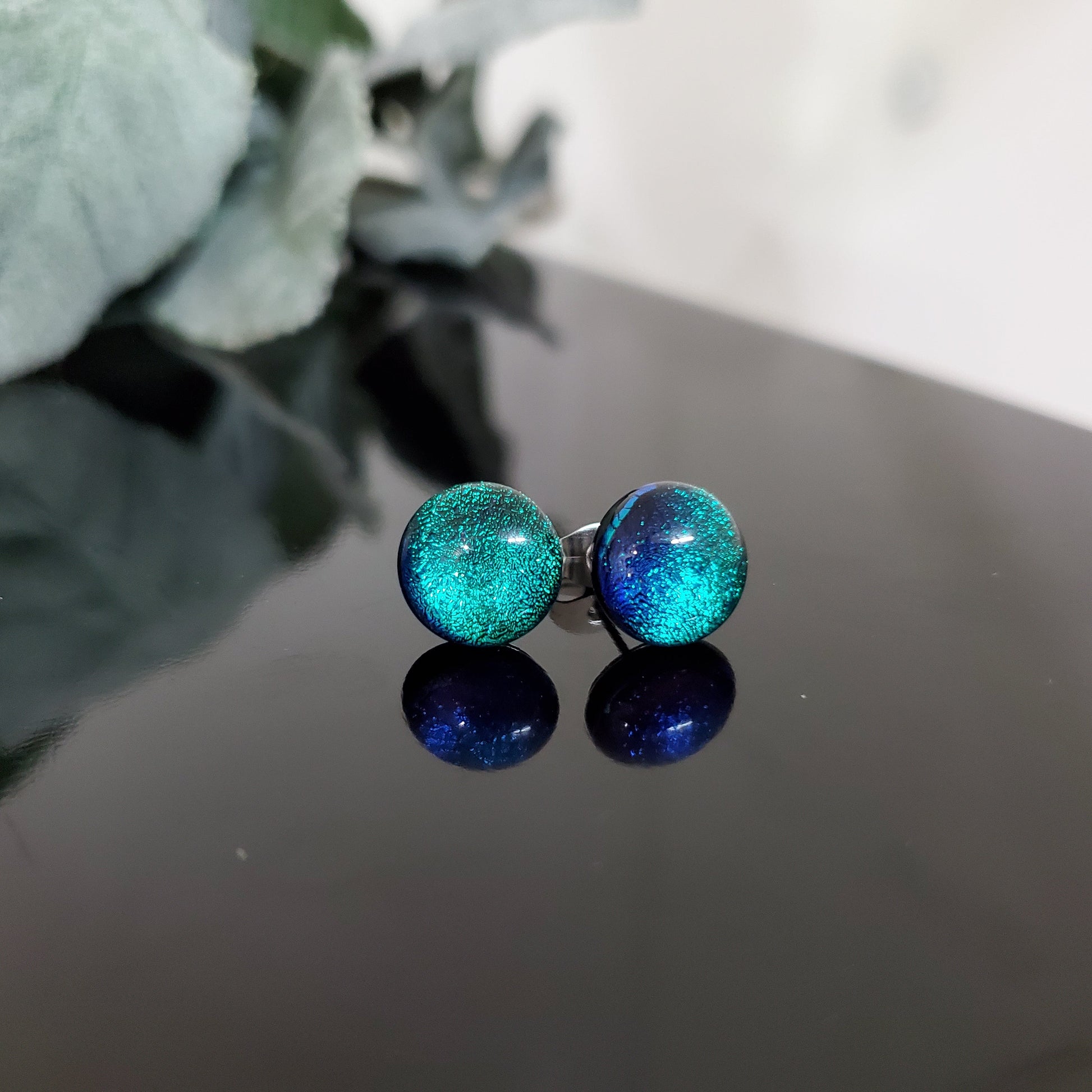 Puces emeraude (balade en forêt), verre fusion - Bijoux Le fil d'Ariane