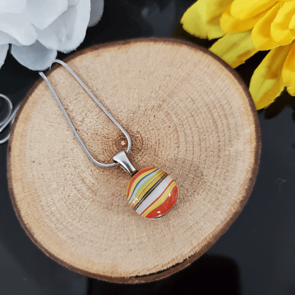 [ RESTOCK ]Puces d'oreille lignées jaune, rouge et bleu, verre fusion - Bijoux Le fil d'Ariane