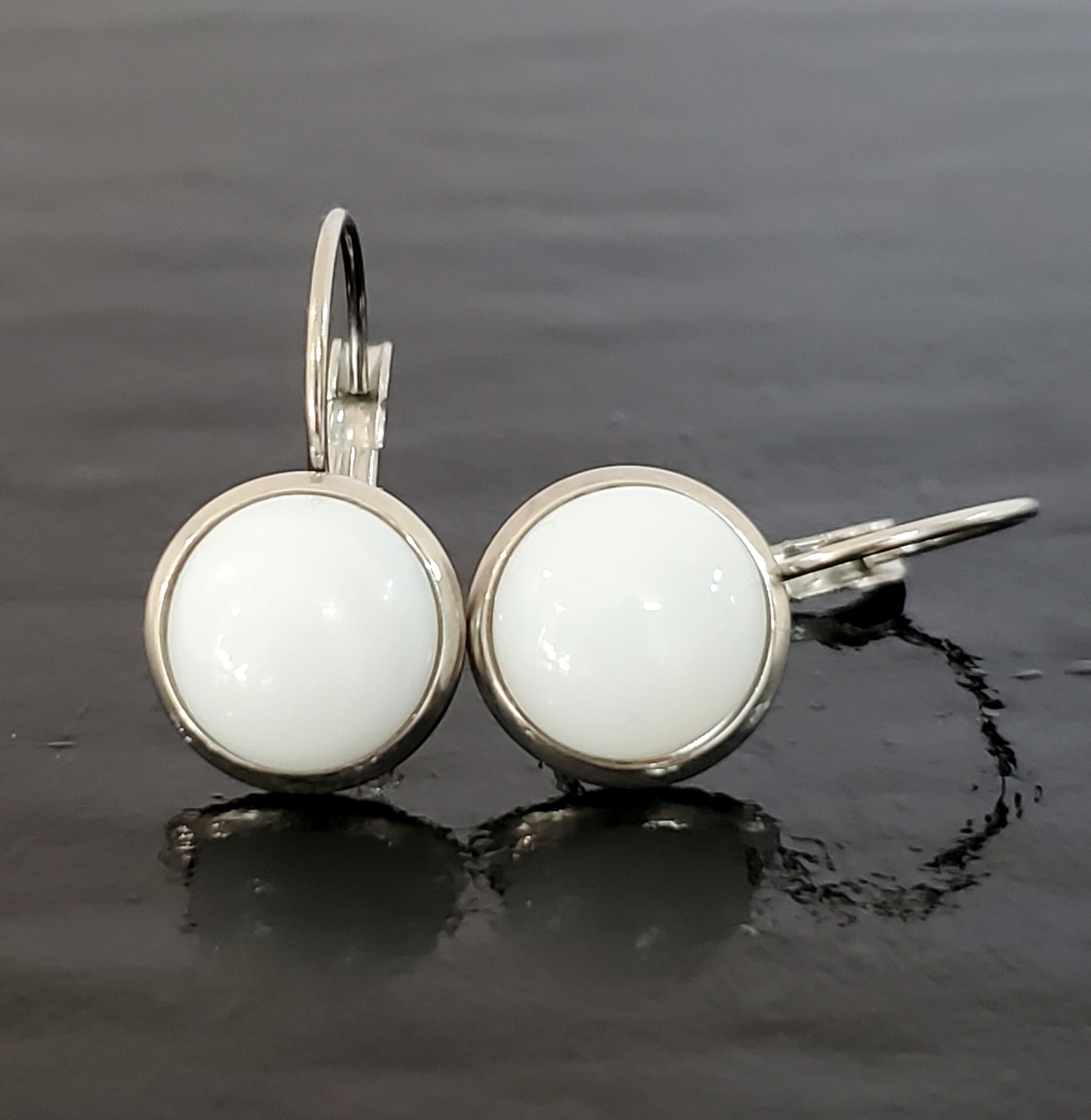 Glossy white lever earrings, in fused glass