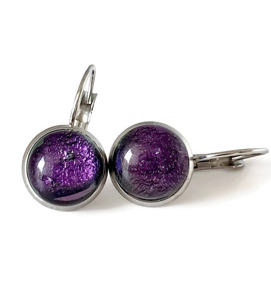 Boucles d'oreille leviers violet, en verre fusion - Bijoux Le fil d'Ariane