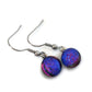 Boucles d'oreille mauve avec reflets bleus, pendantes en verre fusion - Bijoux Le fil d'Ariane
