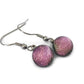 Boucles d'oreille rose pâle, pendantes en verre fusion - Bijoux Le fil d'Ariane