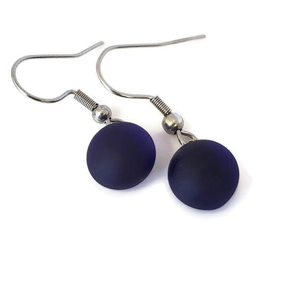 Boucles d'oreilles pendantes, Minuit, mat, en verre recyclé - Bijoux Le fil d'Ariane