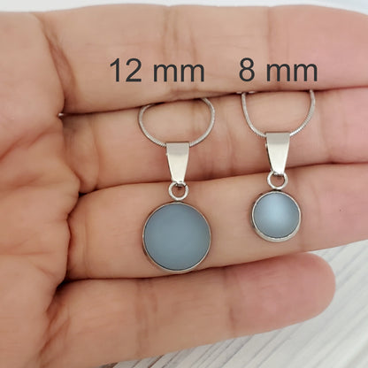 Collier cabochon, vert-doré et blanc, verre fusion - Bijoux Le fil d'Ariane